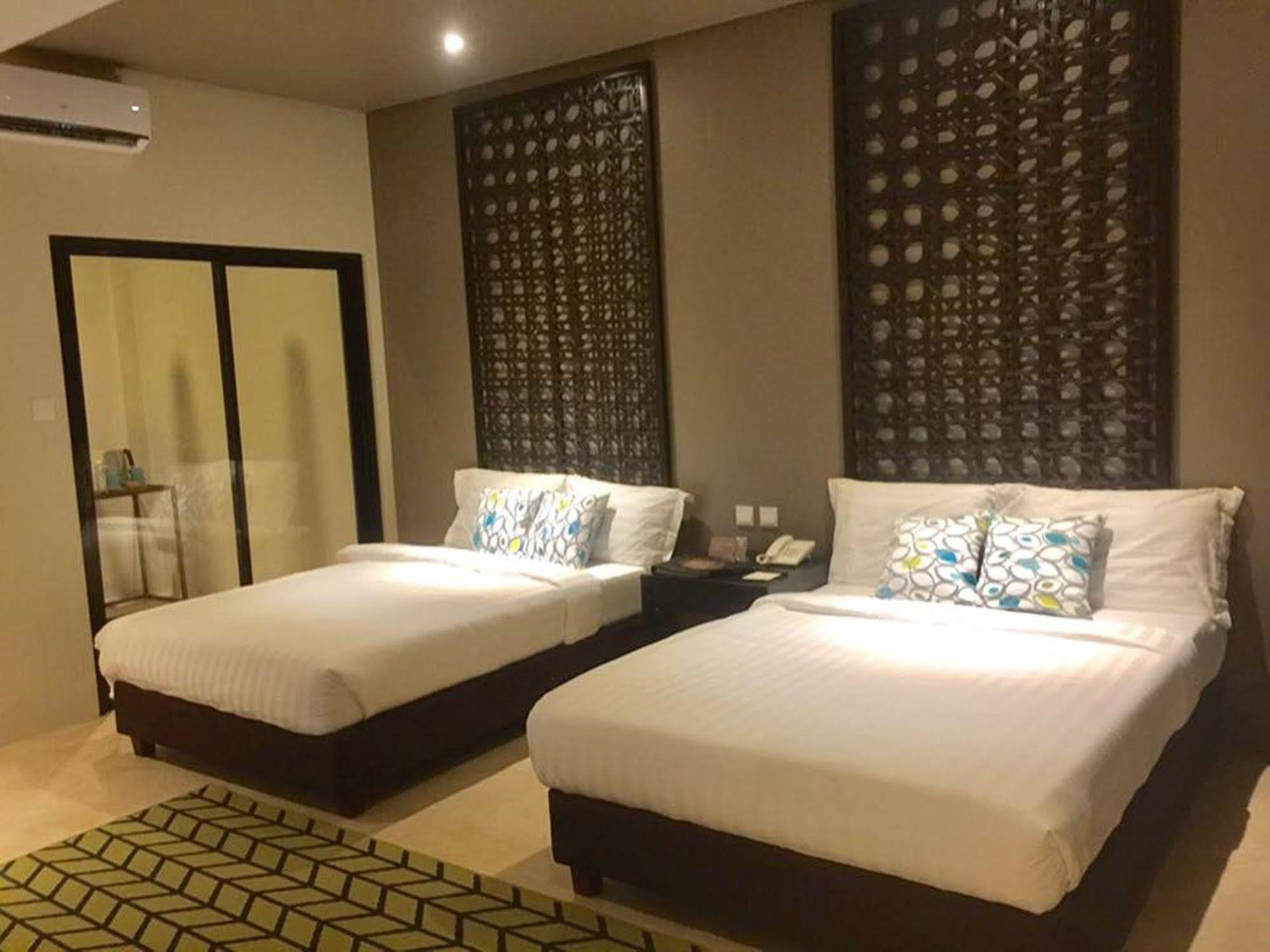 The Oriental Leyte Hotel Palo Bagian luar foto