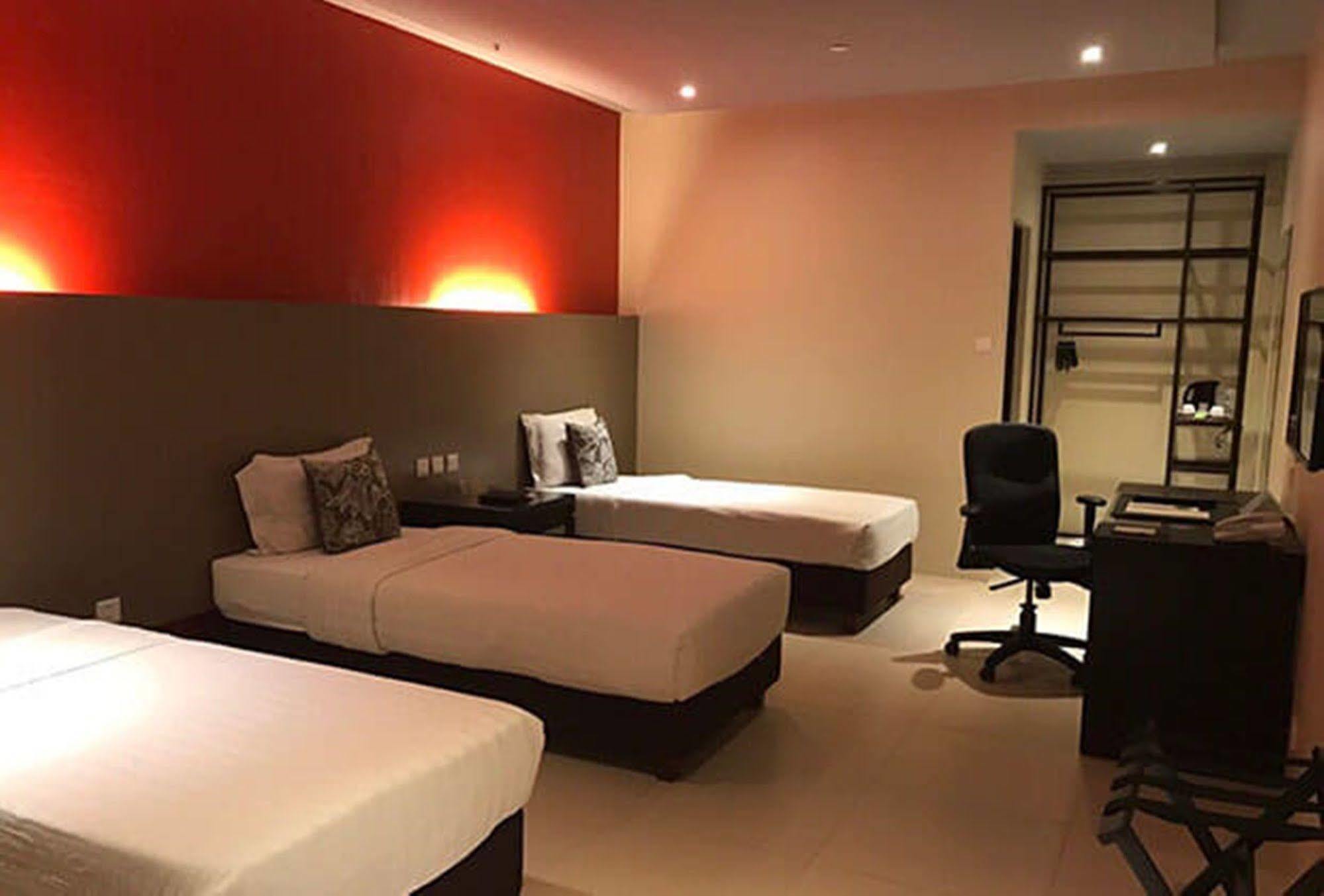 The Oriental Leyte Hotel Palo Bagian luar foto