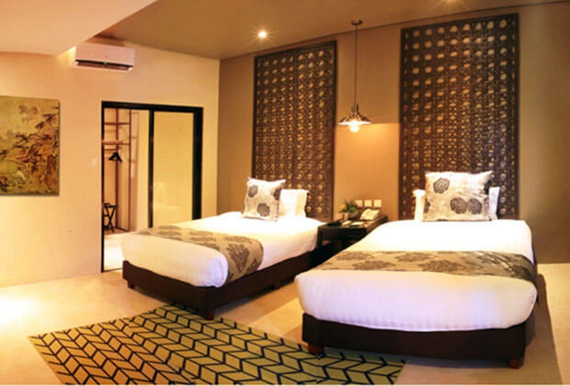 The Oriental Leyte Hotel Palo Bagian luar foto